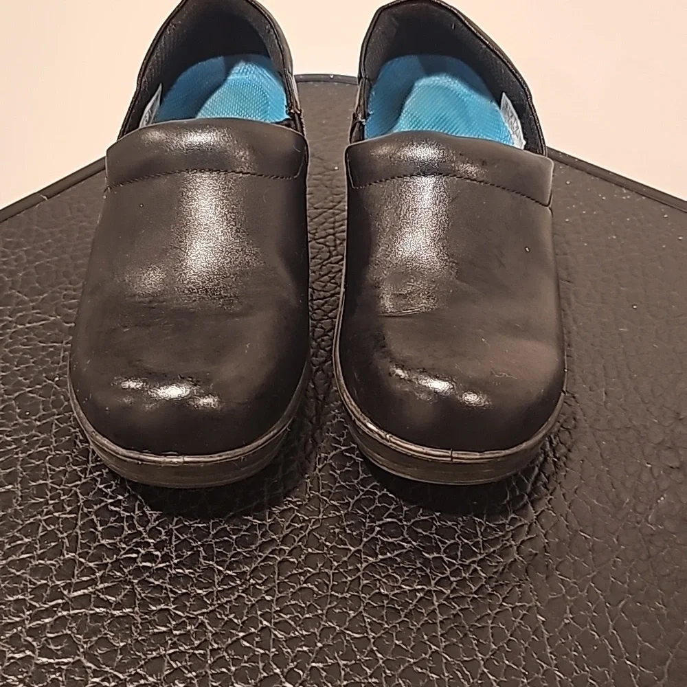 Shoes - Picture 1 of 3